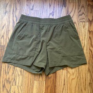 Athleta Boundless Short, Size Large, Acacia Olive